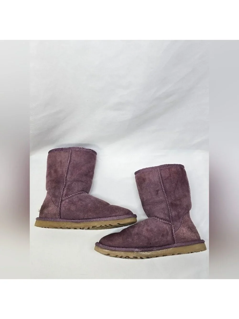 UGG F23112D Classic Short  PURPLE  Sheepskin Boots Women size 6- Stains
